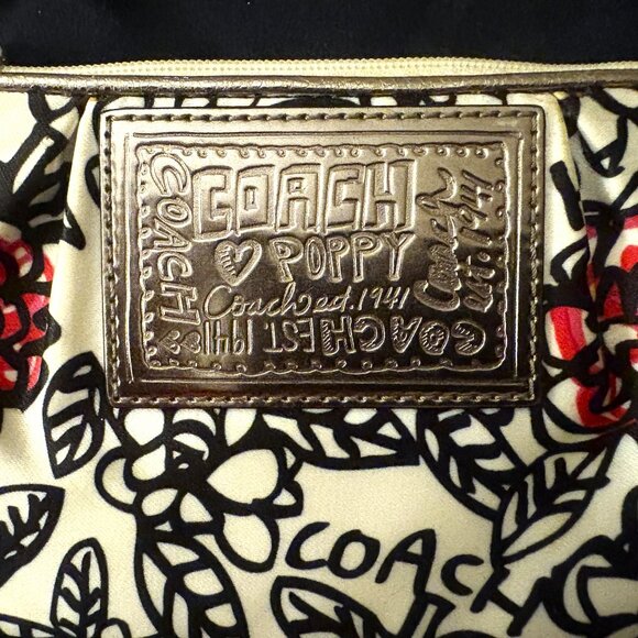 Coach Poppy Y2K Graffiti Daisey Wristlet with hang tag Silver Hardware EUC - Picture 3 of 10